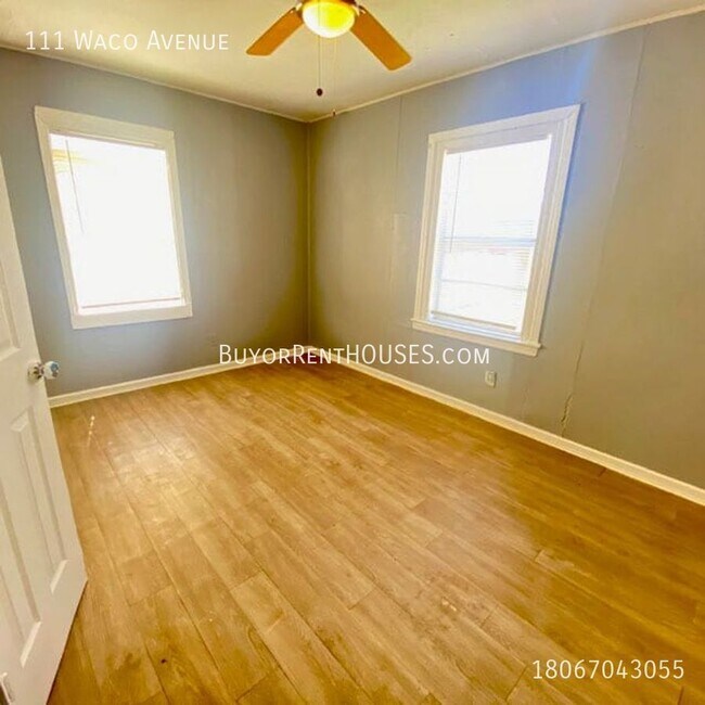 Building Photo - $499 Move-In Special (+ admin fee) + $0 De...