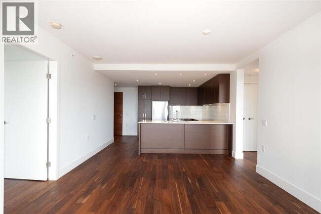 Photo du bâtiment - 703 111 E 13TH STREET