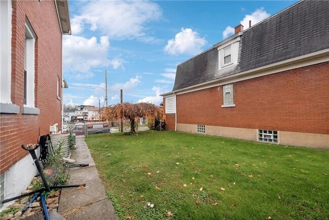 Building Photo - Bright and Roomy 6-Bedroom in McKees Rocks with Garage