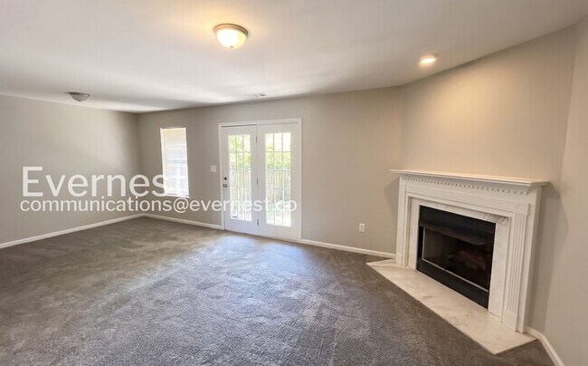 Foto del edificio - 128 Rocky Ridge Dr