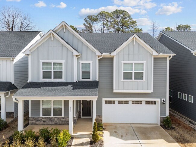 Foto del edificio - Modern 5-Bed, 4-Bath Family Home with Garage & Pool Access – Devon Square