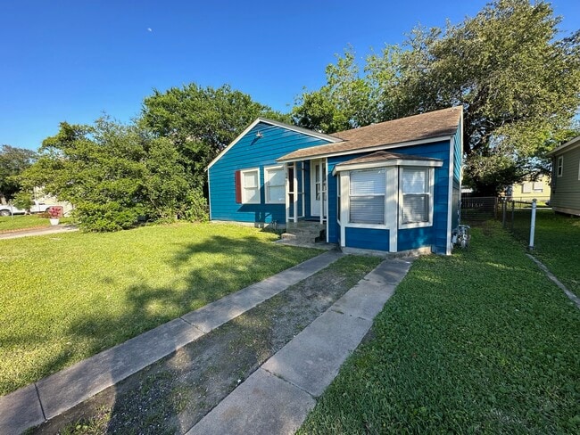 Foto del edificio - 5407 Menard Ave