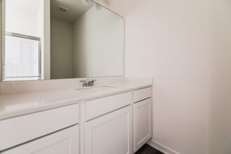 Building Photo - 3002 Winding Ridge Dr W