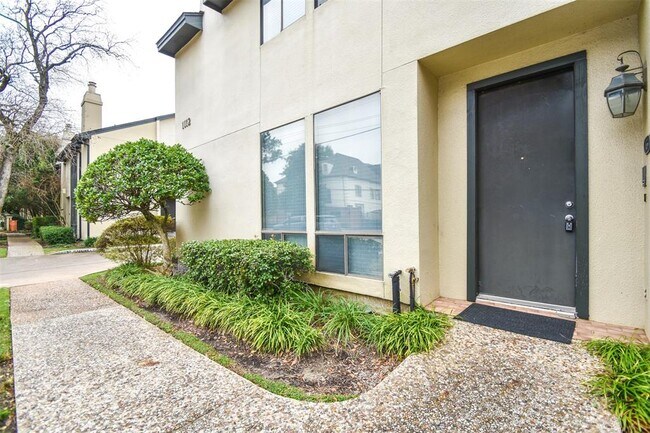 Building Photo - 1112 Bering Dr