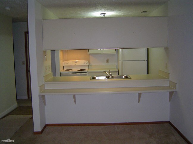 Building Photo - 1571 W Pond Dr