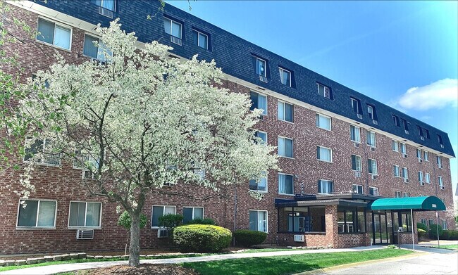 Bartlett Court Apartments