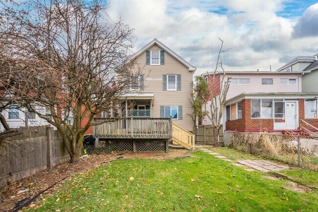 Foto del edificio - 1404 Maple St