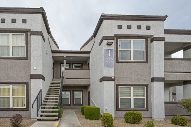 Foto del edificio - SW!! 2 Bedroom 2 Bath 2nd floor Condo!!! O...