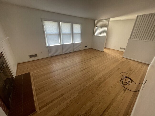 Foto del edificio - 3 Bd 2 Ba Detached