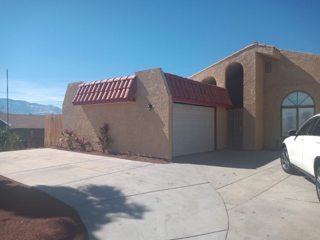 Building Photo - 9591 Palm Dr