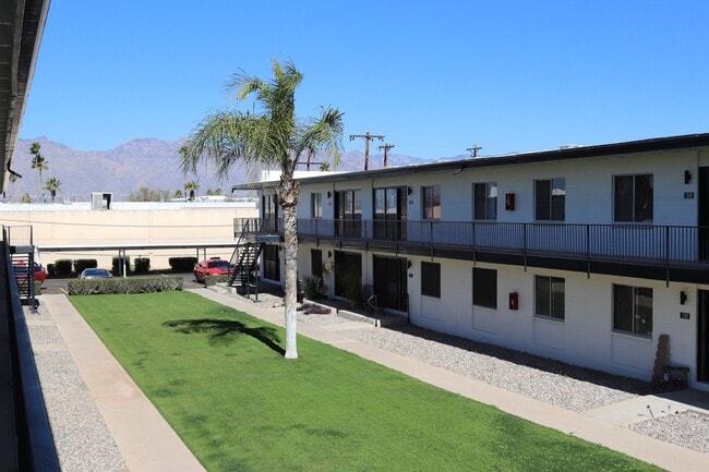 Building Photo - Palms on 2nd Apartments