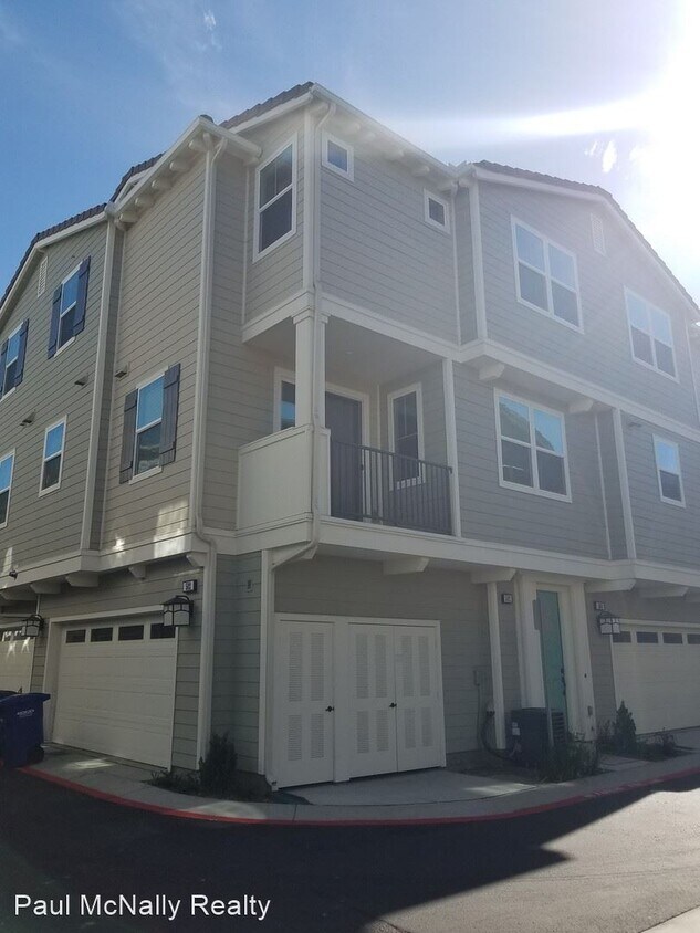 Primary Photo - 3 br, 2.5 bath House - 502 Finch Lane