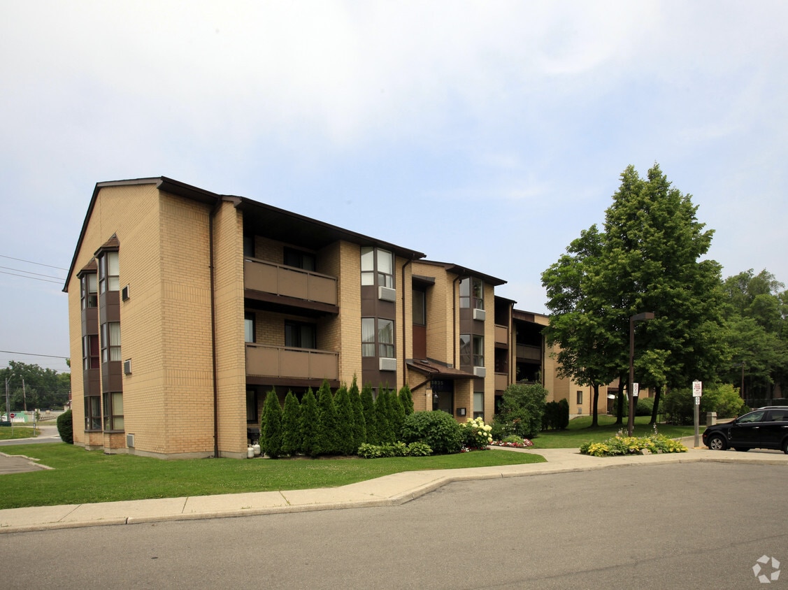 Primary Photo - 3835 Lake Shore Blvd W