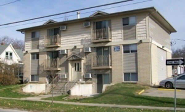 Primary Photo - 618 N Dodge St