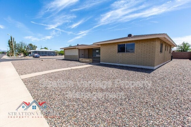 Building Photo - 5927 E Dodge St