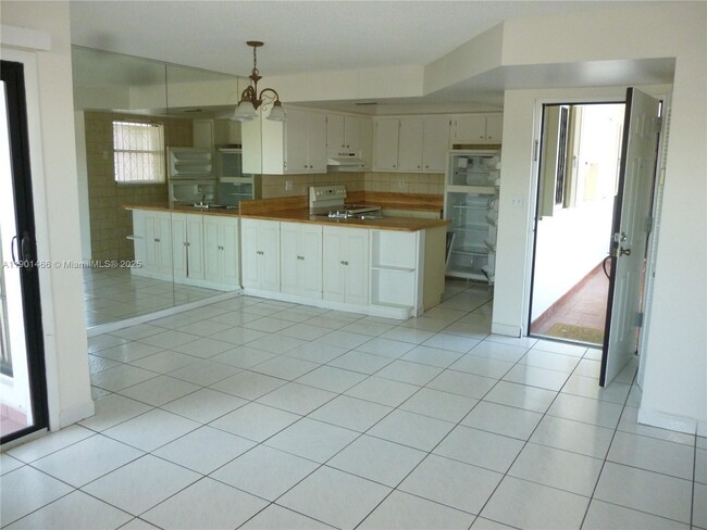Foto del edificio - 10811 NW 7th St