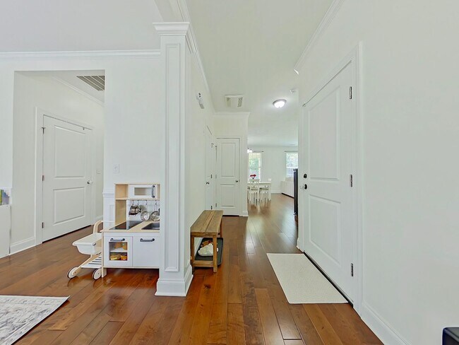 Foto del edificio - Beautiful 4 Bedroom home in Canterbury Farms!