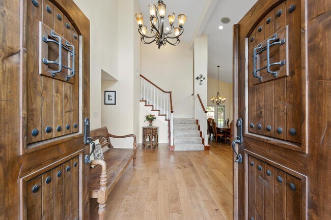 Entry - 3751 Coldstream Ter