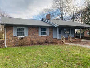 Building Photo - 108 Wilson St