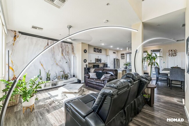 Building Photo - SPACIOUS & MODERN | 2BDR/3 BATH GUEST HOUSE