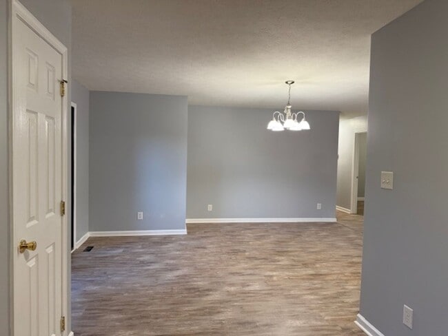 Building Photo - 199 Basin Dr