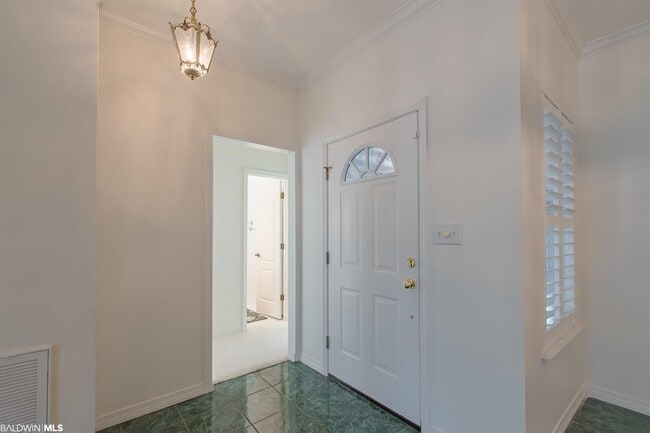 Building Photo - 117 Club Dr