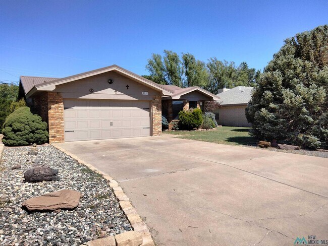 Building Photo - 3217 Cheyenne Dr