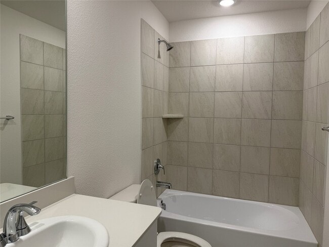 Building Photo - 716 Edgehurst Dr