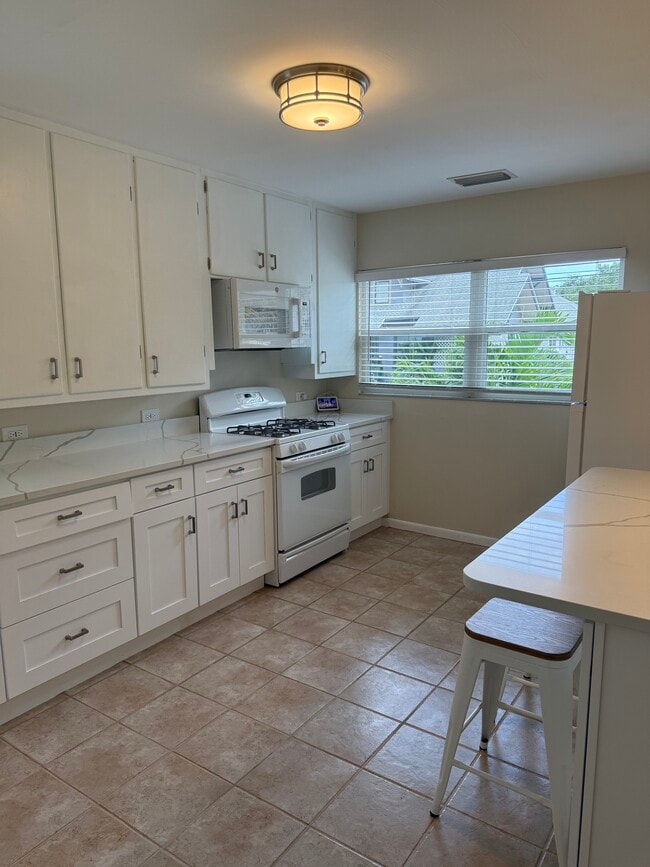 Kitchen with plenty of storage and natural light. - 701 Oak Ave