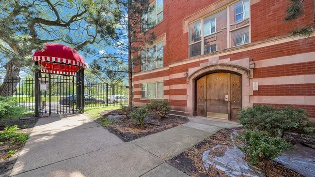 Building Photo - 5150 S King Dr