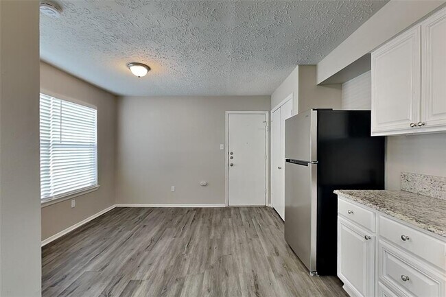 Building Photo - 14247 Laffite Dr
