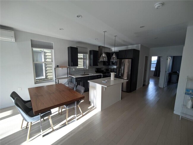 Building Photo - 1119 65th St