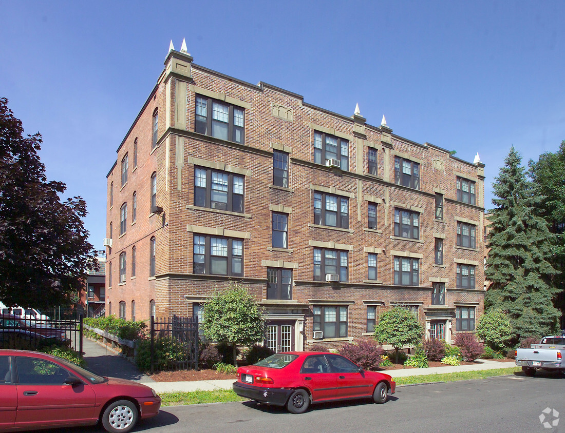 Primary Photo - Quadrangle Court