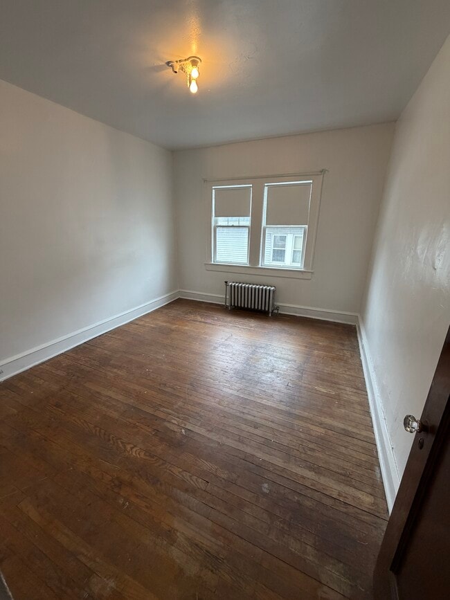 Building Photo - 517 Miles Ave