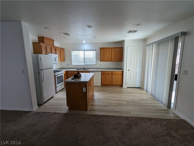 Building Photo - 11196 Salentino Ave