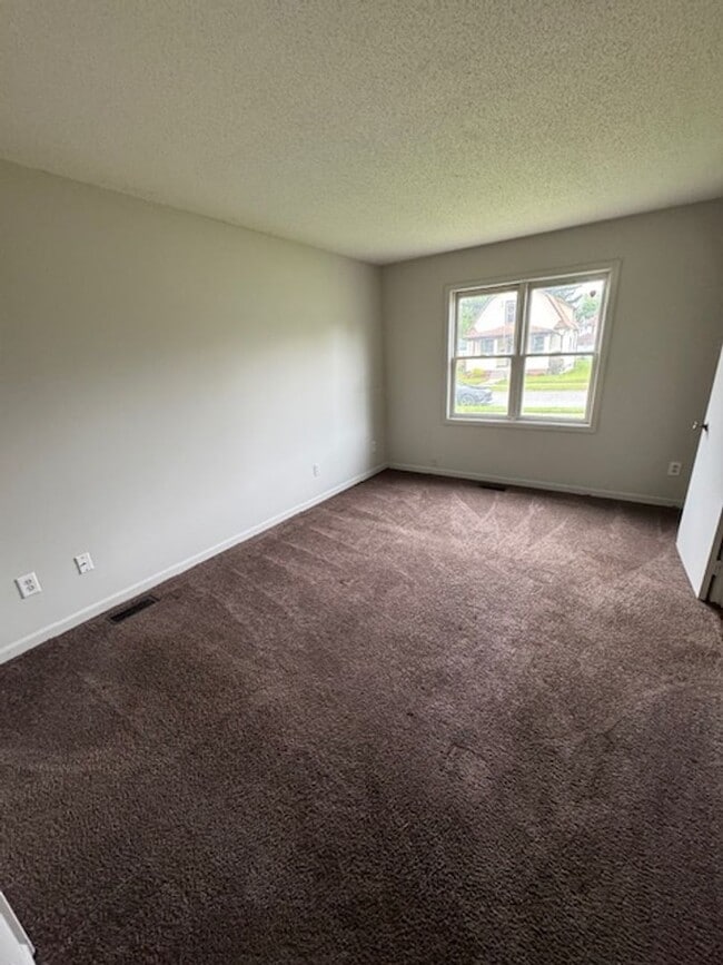 Foto del edificio - 3034 Holton Ave