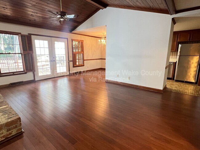 Foto del edificio - 7404 Valley Run Dr