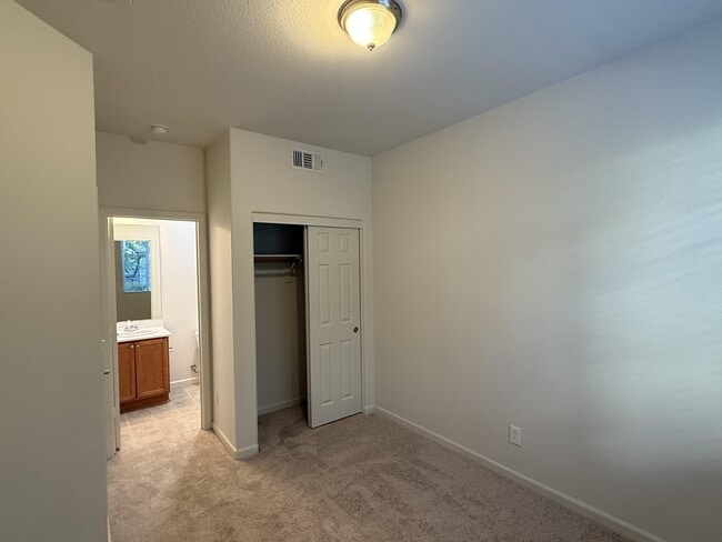 Building Photo - 1055 Chamomile Walkway