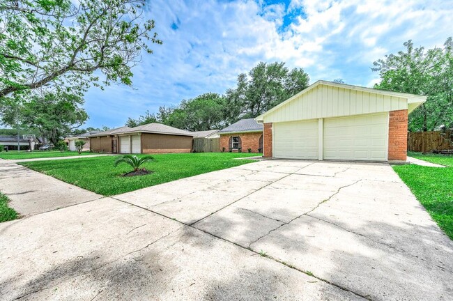 Foto del edificio - 519 Fawnwood Dr