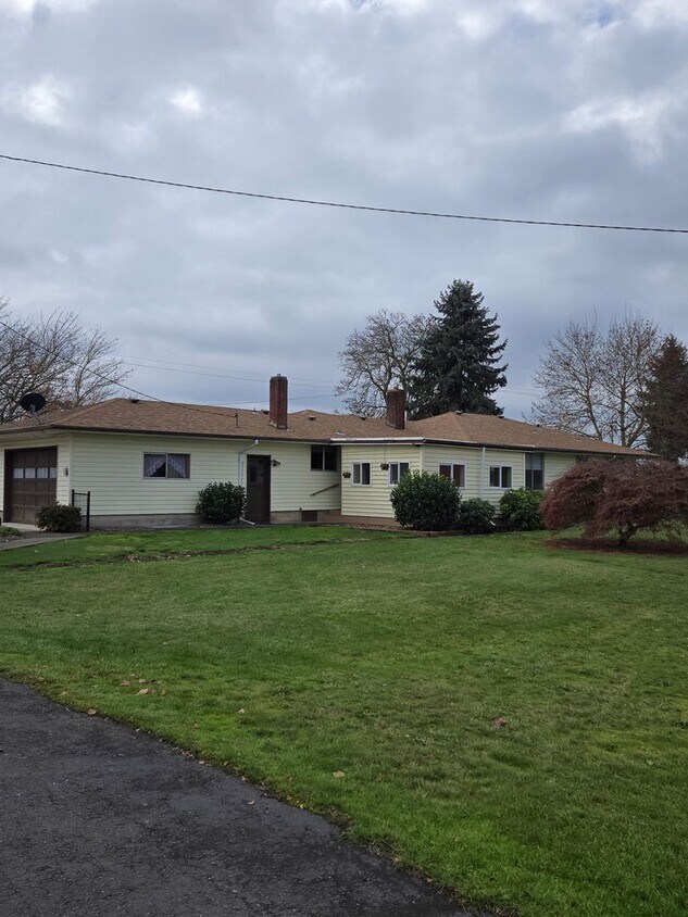 Primary Photo - Pet Friendly 3 Bed / 2Bath Home with 2 Garages, Open Air Covered Storage, Large Open Yard, and more!