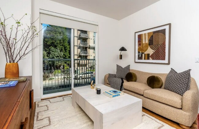 Foto del edificio - 832 S Mariposa Ave Los Angeles, CA 90005