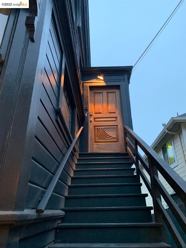 Building Photo - 2217 9th Ave
