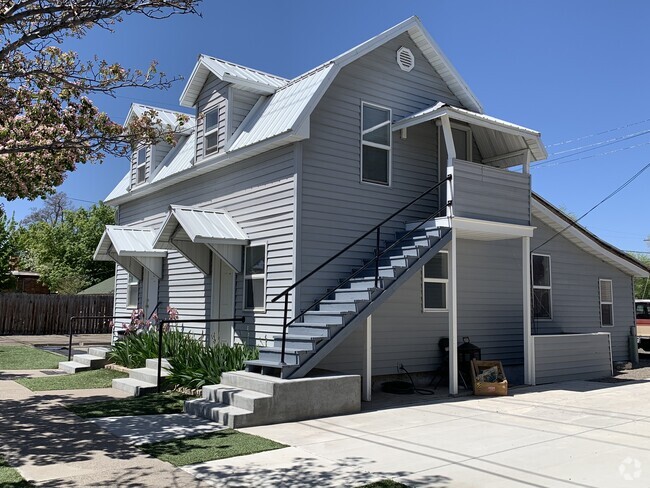 Building Photo - 214 3rd St W