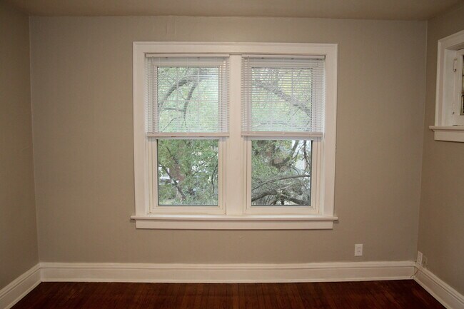 Building Photo - 1181 Moorlands Dr