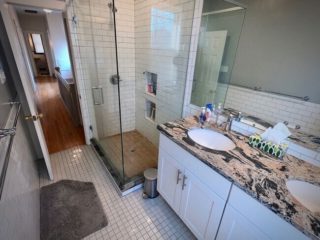 Photo - 5444 Claybourne St Apartment