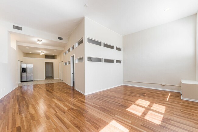 Foto del edificio - 2120 W Grand Ave