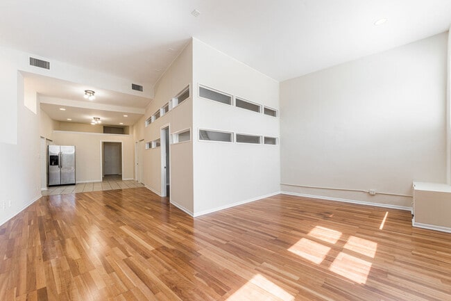 Building Photo - 2120 W Grand Ave