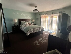 Building Photo - 313 SE 16th Pl