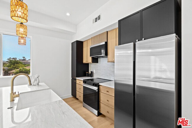 Foto del edificio - 2326 S Dunsmuir Ave