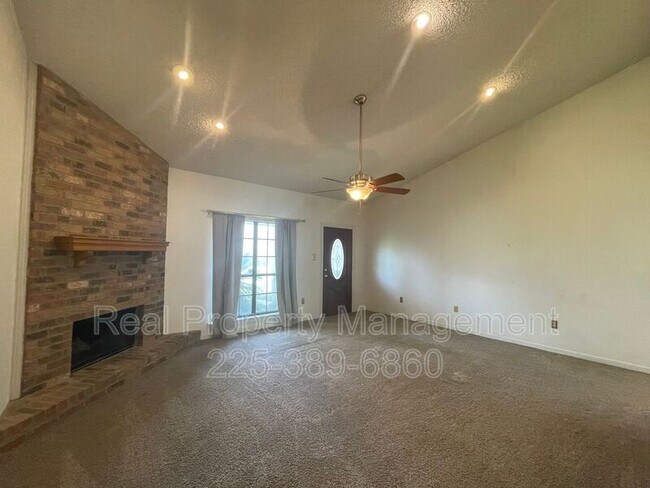 Foto del edificio - 9766 Kinglet Dr